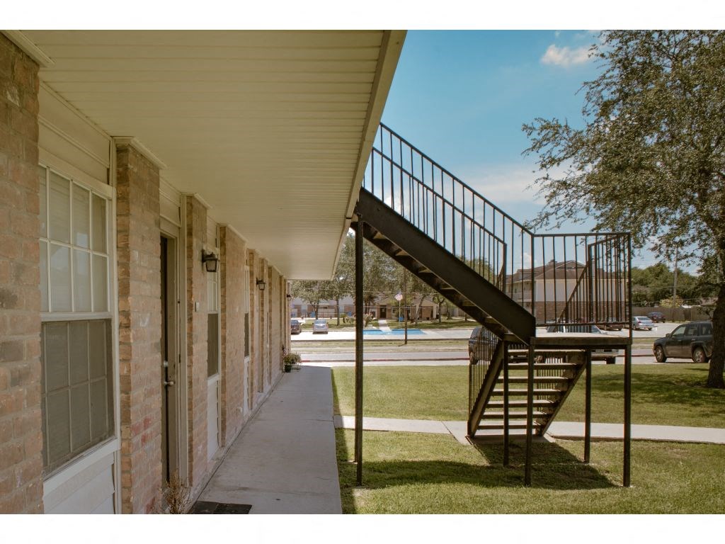 Churchill Square Apartments, 4302 Western Drive, Corpus Christi, TX